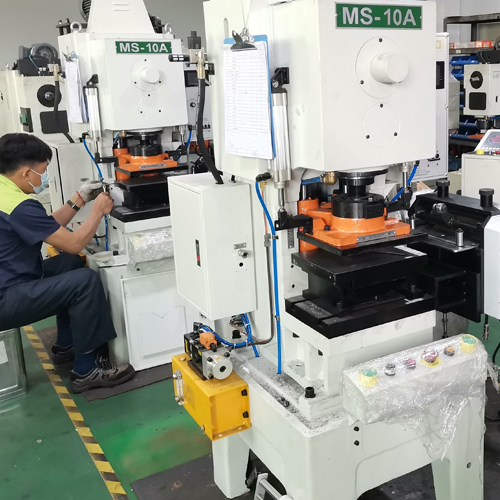 10噸智能(néng)小(xiǎo)沖床